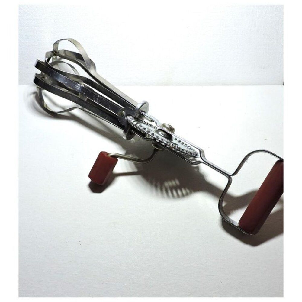 2 Vintage Hand Crank Egg Beaters Ekco Maid Of Honor Kitchen Decor Tools - Picture 8 of 8